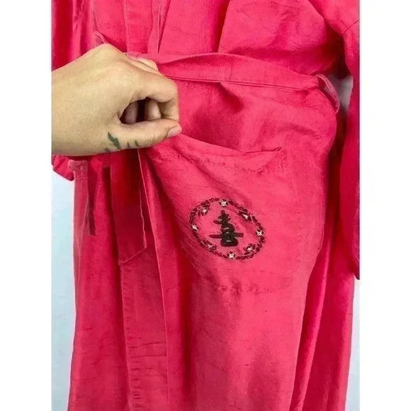 Elegant Red 100% Silk Hand-Embroidered Women’s Kimono - Picture 9 of 13